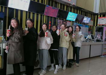 遲日江山麗，春風(fēng)花草香。